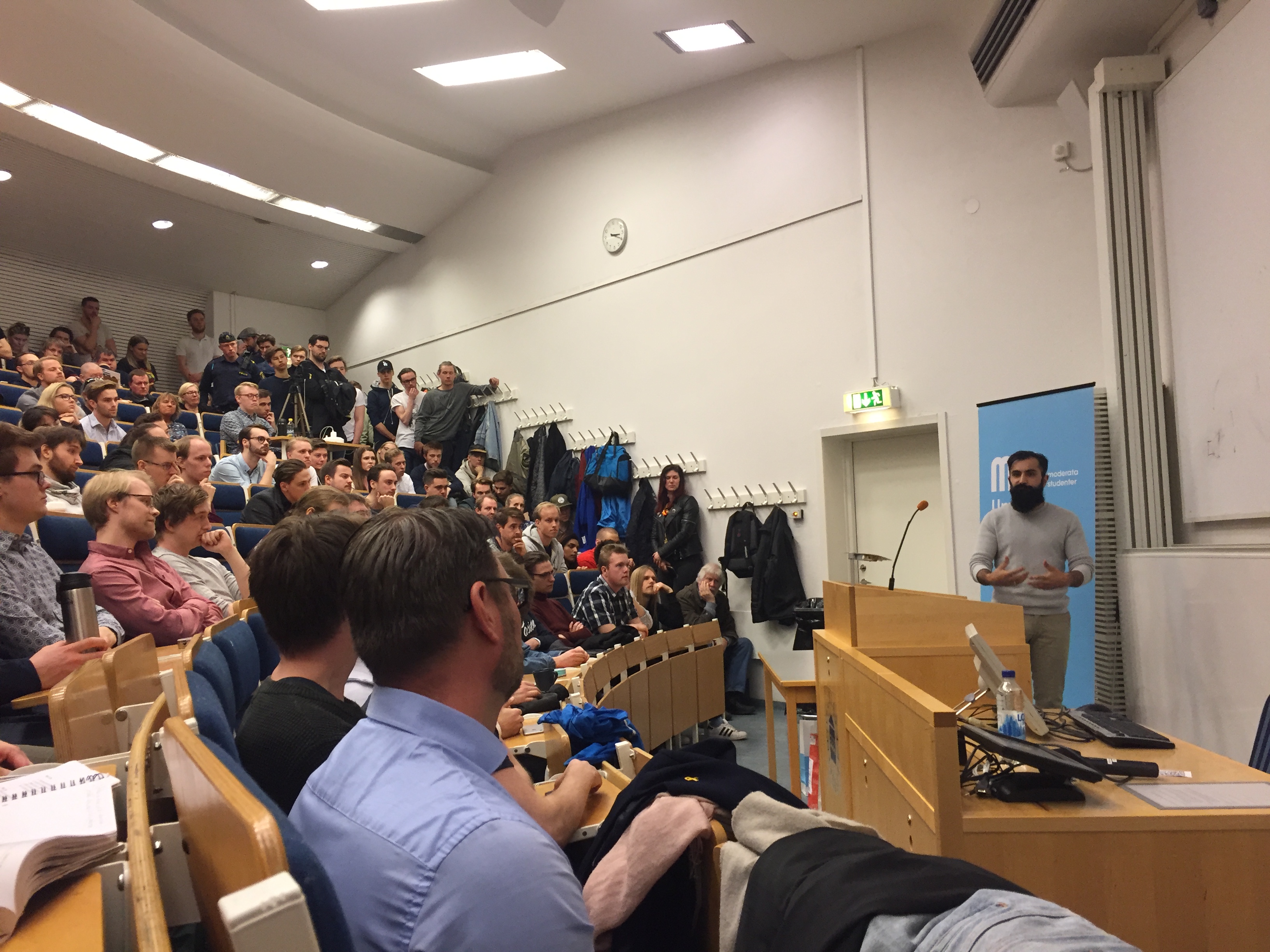 Hanif Bali (M): Anledningen till att invandrare inte får jobb är inte att Sverige är rasistiskt Hanif Bali (M): Anledningen till att invandrare inte får jobb är inte att Sverige är rasistiskt