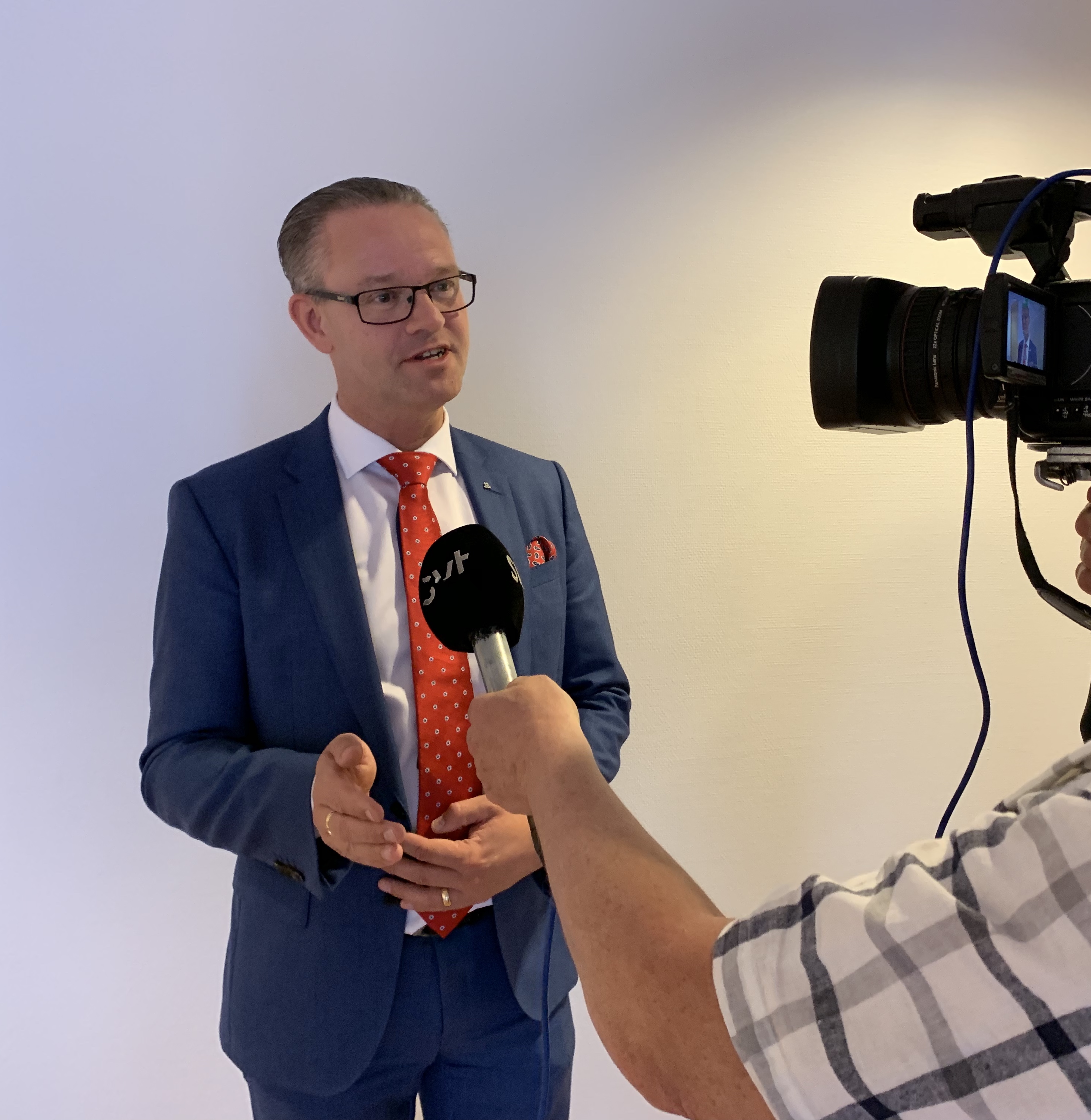 M: satsning på äldre, sänkt skatt och besparing på kulturen M: satsning på äldre, sänkt skatt och besparing på kulturen